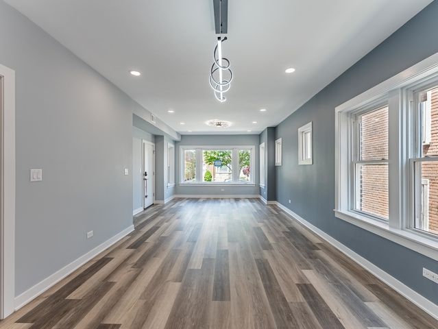 5131 W Roscoe Street, Chicago, IL 60641