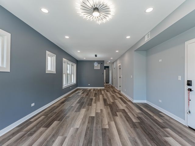 5131 W Roscoe Street, Chicago, IL 60641