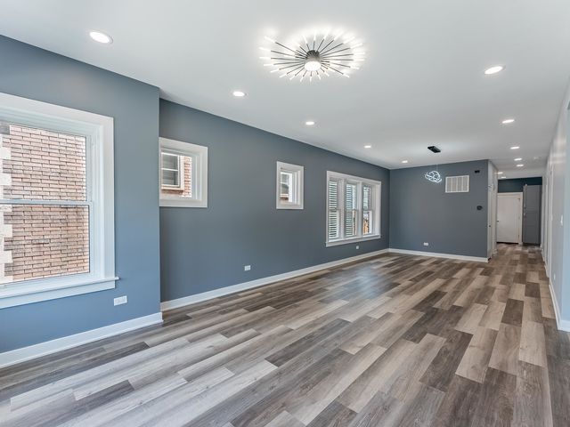 5131 W Roscoe Street, Chicago, IL 60641