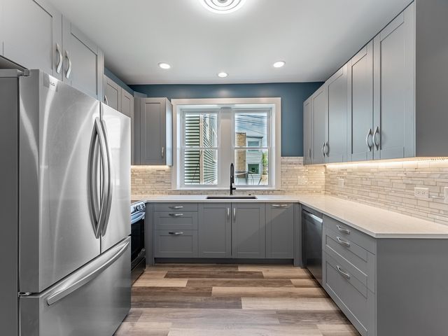 5131 W Roscoe Street, Chicago, IL 60641