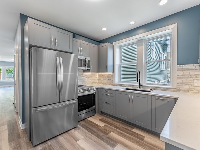 5131 W Roscoe Street, Chicago, IL 60641