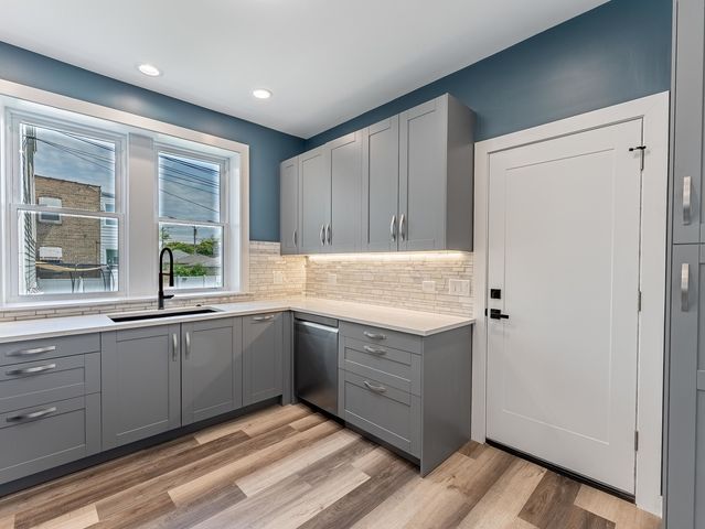 5131 W Roscoe Street, Chicago, IL 60641