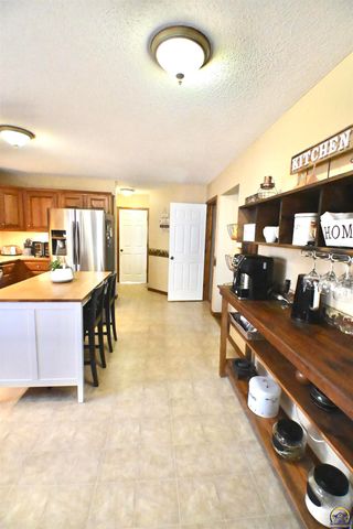 2522 SW Windermere CT, Topeka, KS 66614