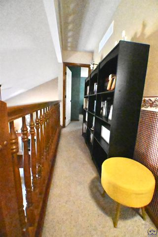 2522 SW Windermere CT, Topeka, KS 66614