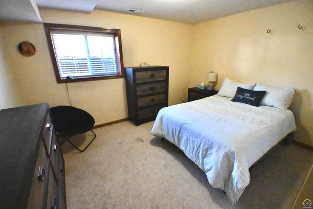 2522 SW Windermere CT, Topeka, KS 66614