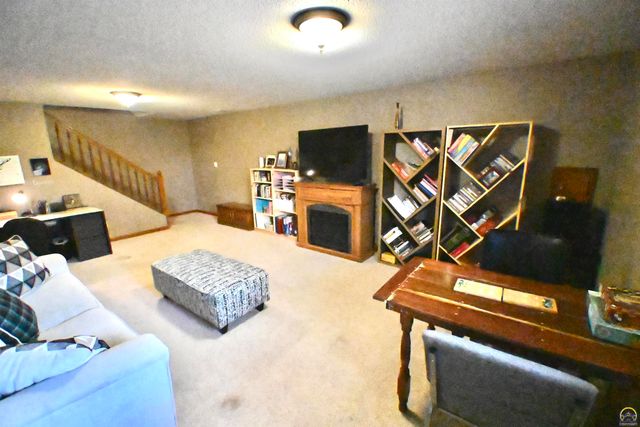 2522 SW Windermere CT, Topeka, KS 66614