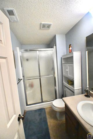 2522 SW Windermere CT, Topeka, KS 66614