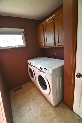 2522 SW Windermere CT, Topeka, KS 66614