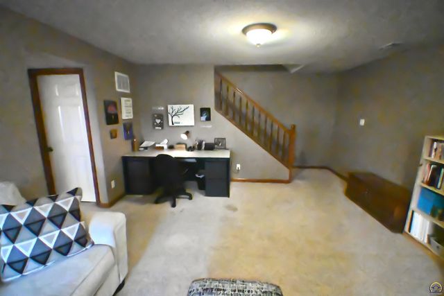 2522 SW Windermere CT, Topeka, KS 66614