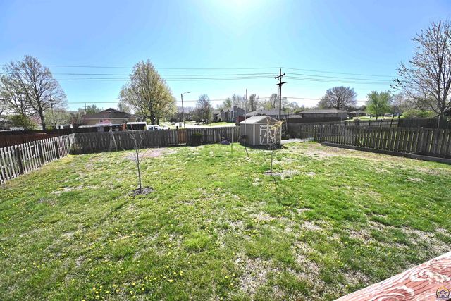 2522 SW Windermere CT, Topeka, KS 66614