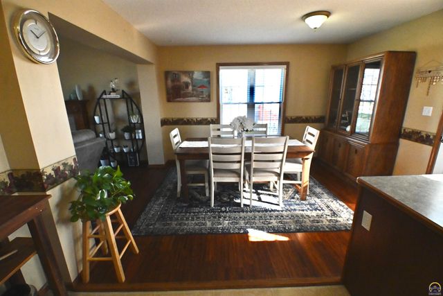 2522 SW Windermere CT, Topeka, KS 66614