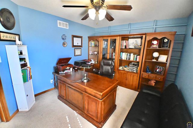 2522 SW Windermere CT, Topeka, KS 66614