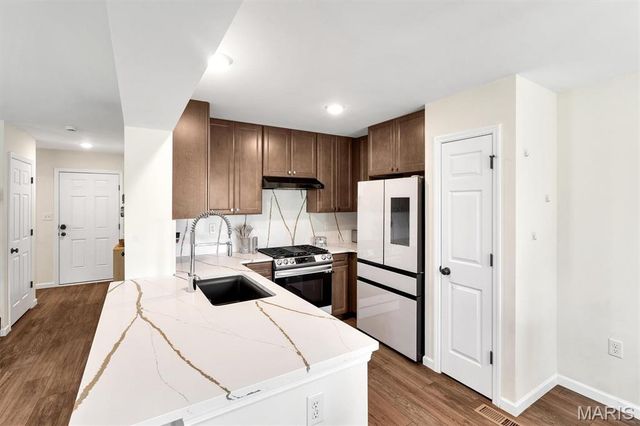 915 Walnut Point Drive, Imperial, MO 63052