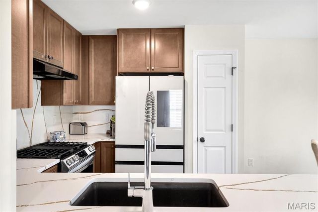 915 Walnut Point Drive, Imperial, MO 63052