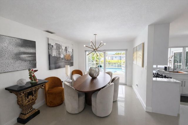 8085 NW 21st St, Sunrise, FL 33322