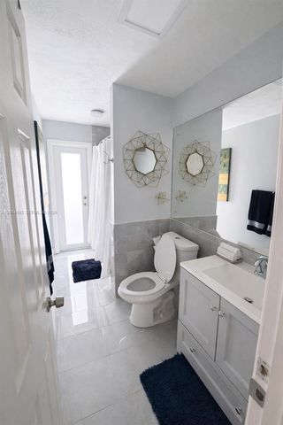 8085 NW 21st St, Sunrise, FL 33322