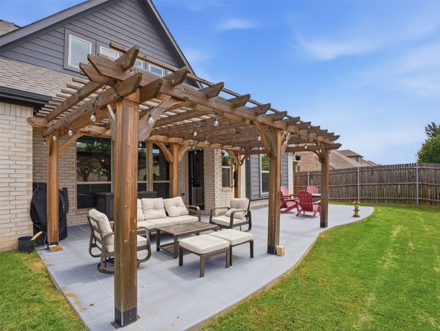 521 Ridgewater Trail, Fort Worth, TX 76131