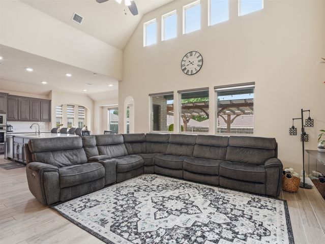 521 Ridgewater Trail, Fort Worth, TX 76131