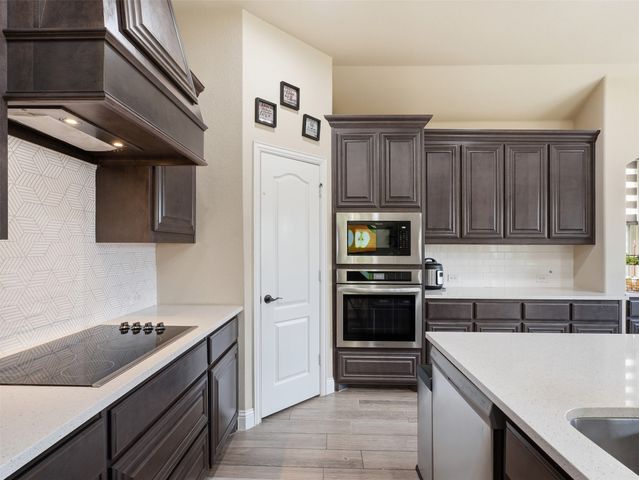 521 Ridgewater Trail, Fort Worth, TX 76131