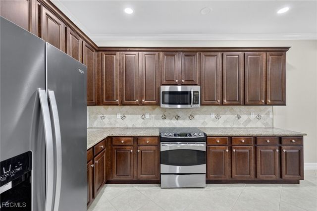 10111 Mimosa Silk DR, Fort Myers, FL 33913
