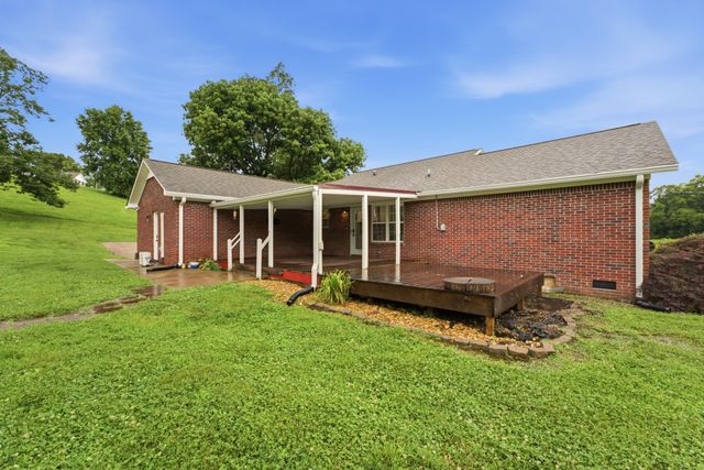 700 Sleepy Hollow Rd, Pulaski, TN 38478