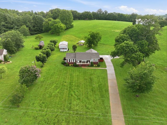 700 Sleepy Hollow Rd, Pulaski, TN 38478