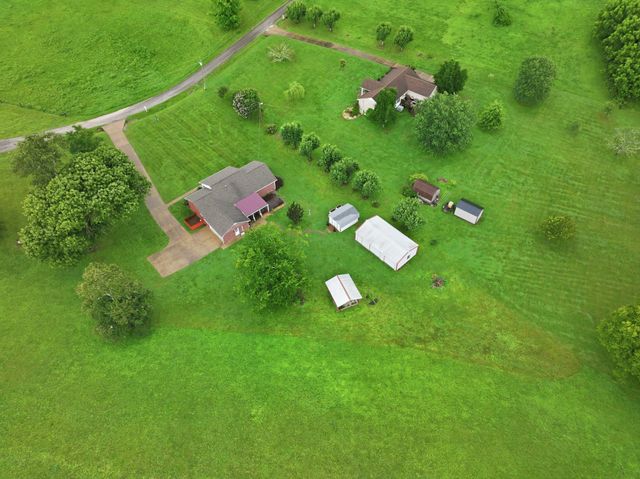 700 Sleepy Hollow Rd, Pulaski, TN 38478