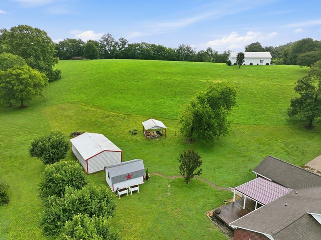 700 Sleepy Hollow Rd, Pulaski, TN 38478