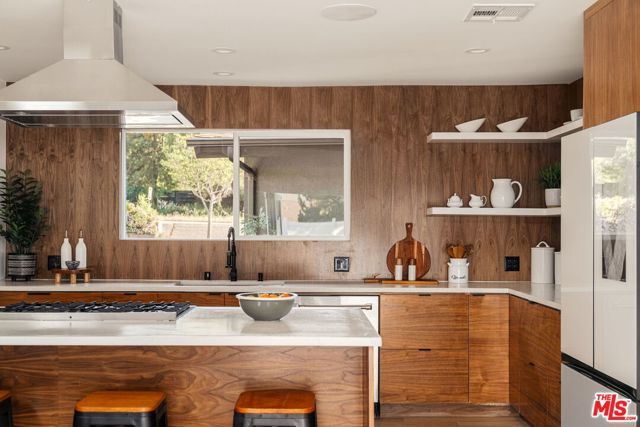 22649 Mulholland Drive, Woodland Hills (los Angeles), CA 91364