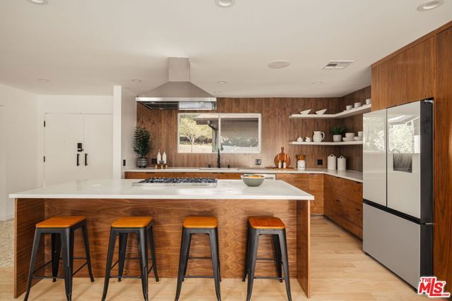 22649 Mulholland Drive, Woodland Hills (los Angeles), CA 91364