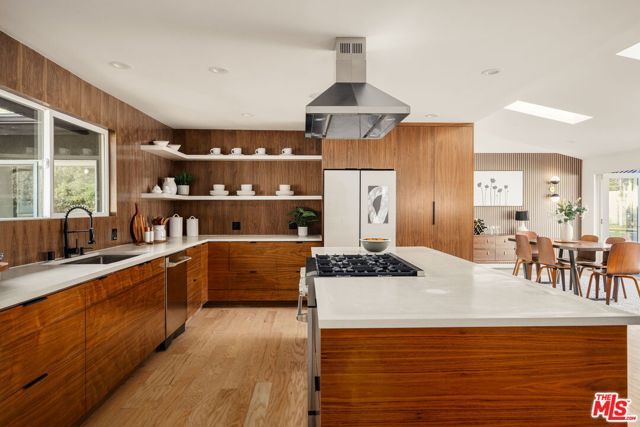 22649 Mulholland Drive, Woodland Hills (los Angeles), CA 91364