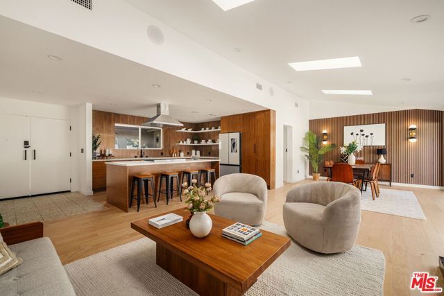 22649 Mulholland Drive, Woodland Hills (los Angeles), CA 91364