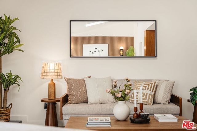 22649 Mulholland Drive, Woodland Hills (los Angeles), CA 91364