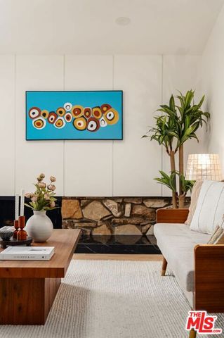 22649 Mulholland Drive, Woodland Hills (los Angeles), CA 91364