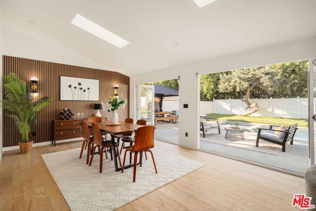 22649 Mulholland Drive, Woodland Hills (los Angeles), CA 91364