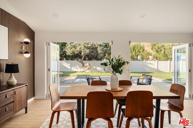 22649 Mulholland Drive, Woodland Hills (los Angeles), CA 91364