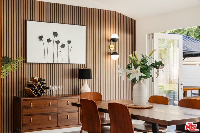 22649 Mulholland Drive, Woodland Hills (los Angeles), CA 91364