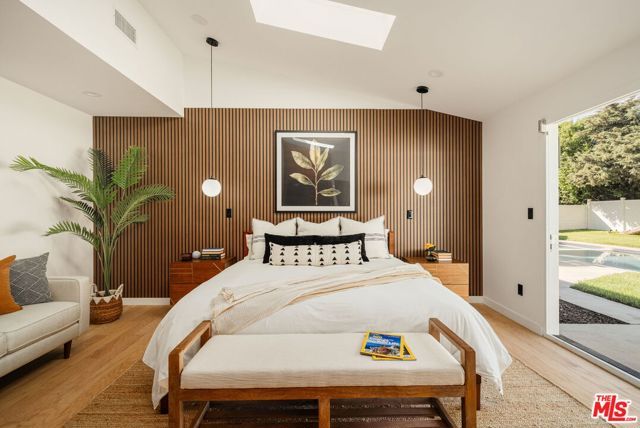 22649 Mulholland Drive, Woodland Hills (los Angeles), CA 91364