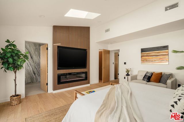 22649 Mulholland Drive, Woodland Hills (los Angeles), CA 91364