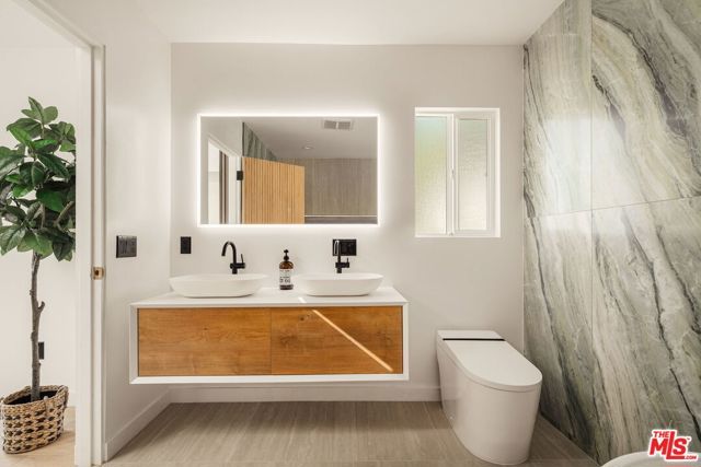 22649 Mulholland Drive, Woodland Hills (los Angeles), CA 91364