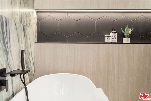 22649 Mulholland Drive, Woodland Hills (los Angeles), CA 91364