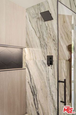 22649 Mulholland Drive, Woodland Hills (los Angeles), CA 91364