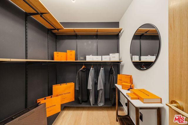 22649 Mulholland Drive, Woodland Hills (los Angeles), CA 91364