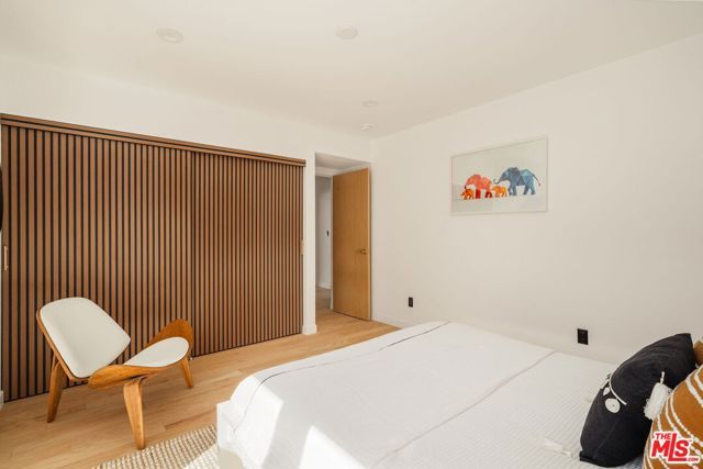 22649 Mulholland Drive, Woodland Hills (los Angeles), CA 91364