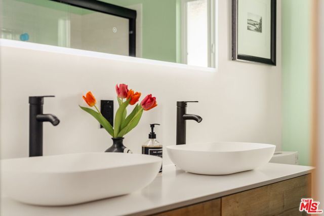 22649 Mulholland Drive, Woodland Hills (los Angeles), CA 91364