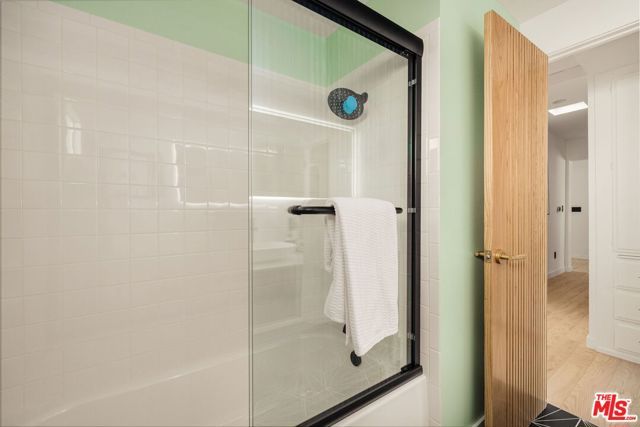 22649 Mulholland Drive, Woodland Hills (los Angeles), CA 91364