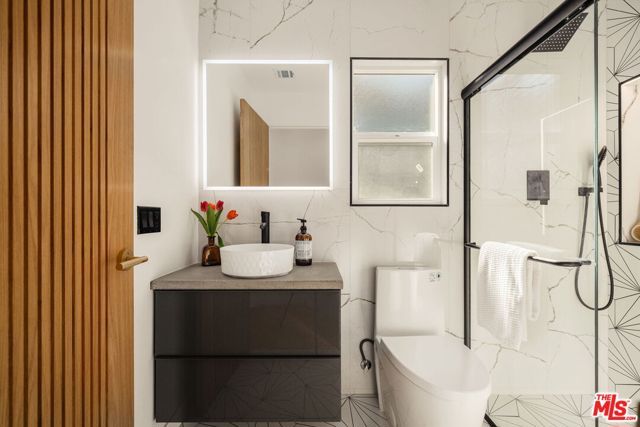 22649 Mulholland Drive, Woodland Hills (los Angeles), CA 91364