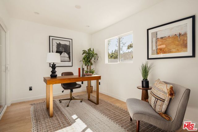 22649 Mulholland Drive, Woodland Hills (los Angeles), CA 91364