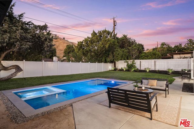 22649 Mulholland Drive, Woodland Hills (los Angeles), CA 91364