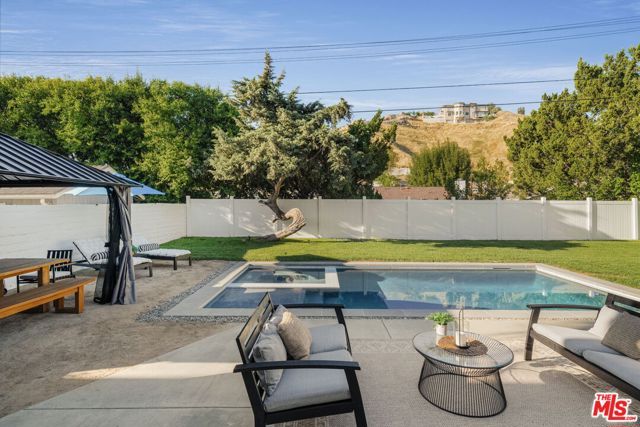 22649 Mulholland Drive, Woodland Hills (los Angeles), CA 91364